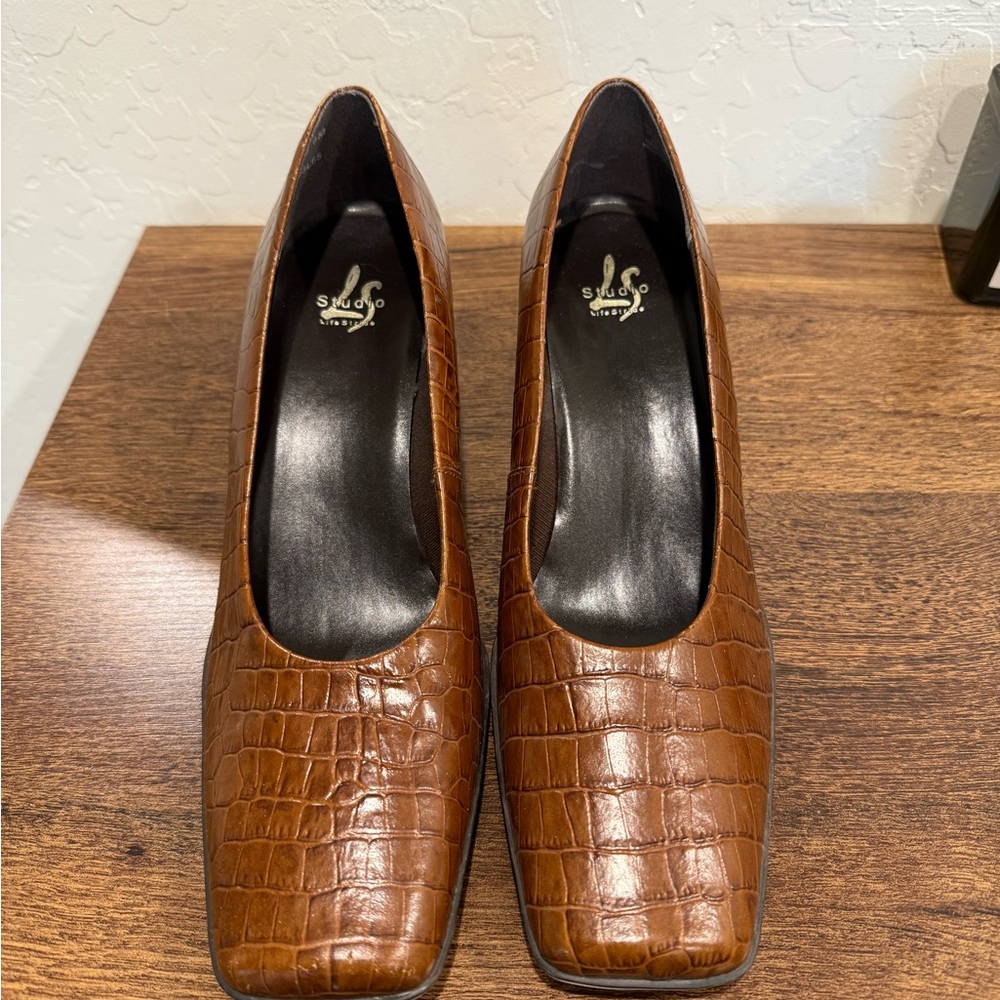 Life Stride Brown Crocodile Embossed Heels